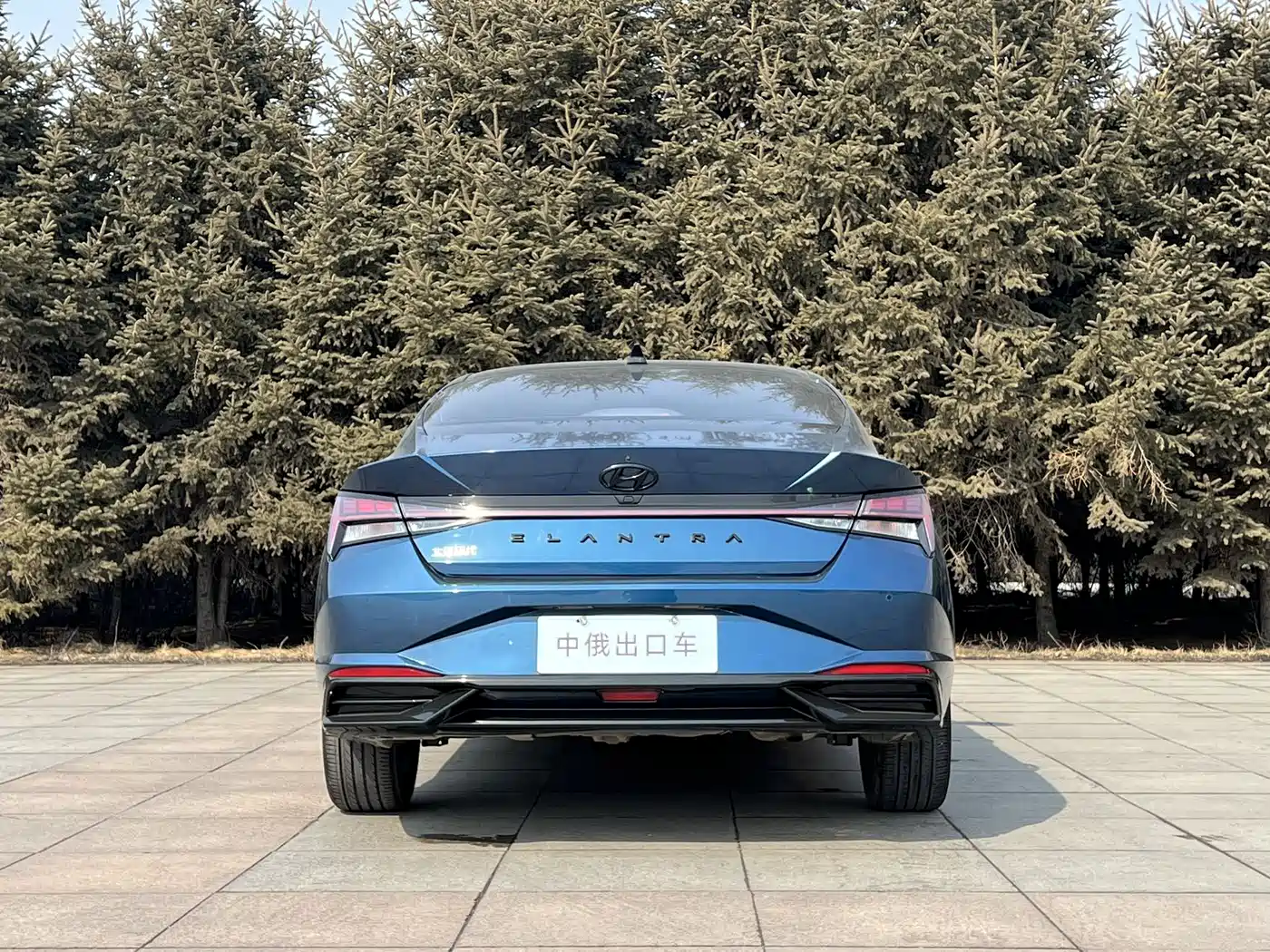 Hyundai Elantra 2022 1.5L CVT LUX Premium Edition фото 5