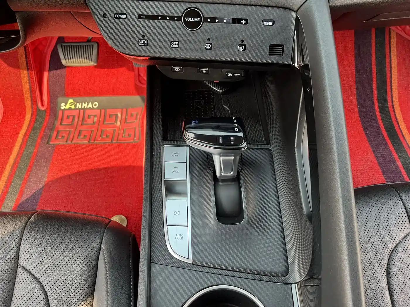 Hyundai Elantra 2022 1.5L CVT LUX Premium Edition фото 14