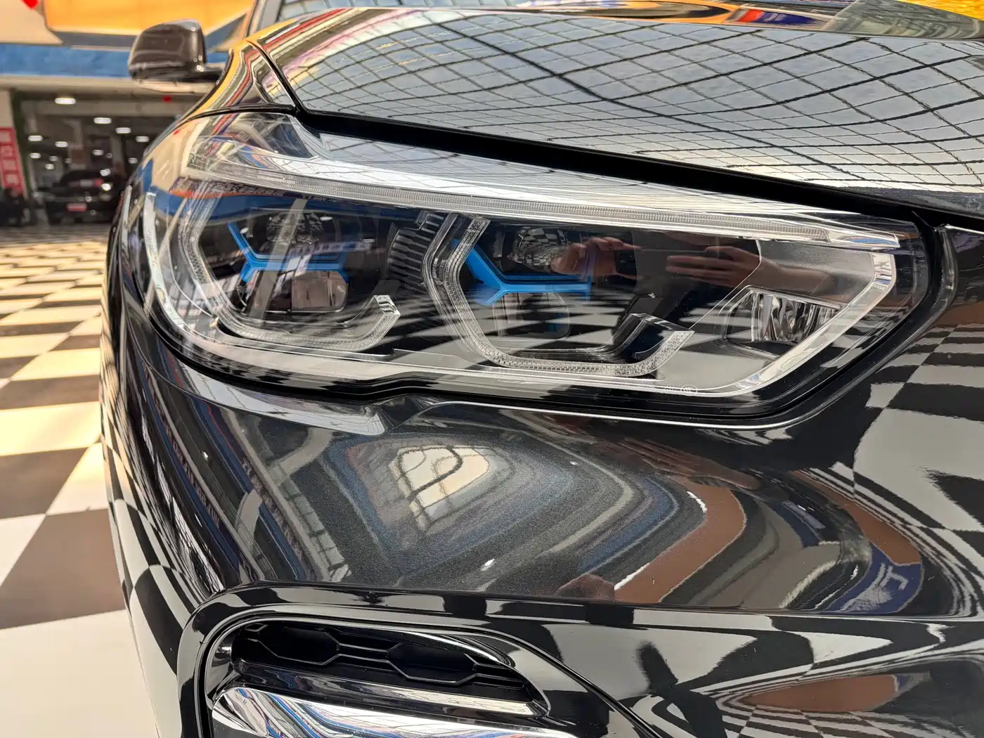 BMW X5 2022 Model xDrive 40Li M Sport Package фото 4