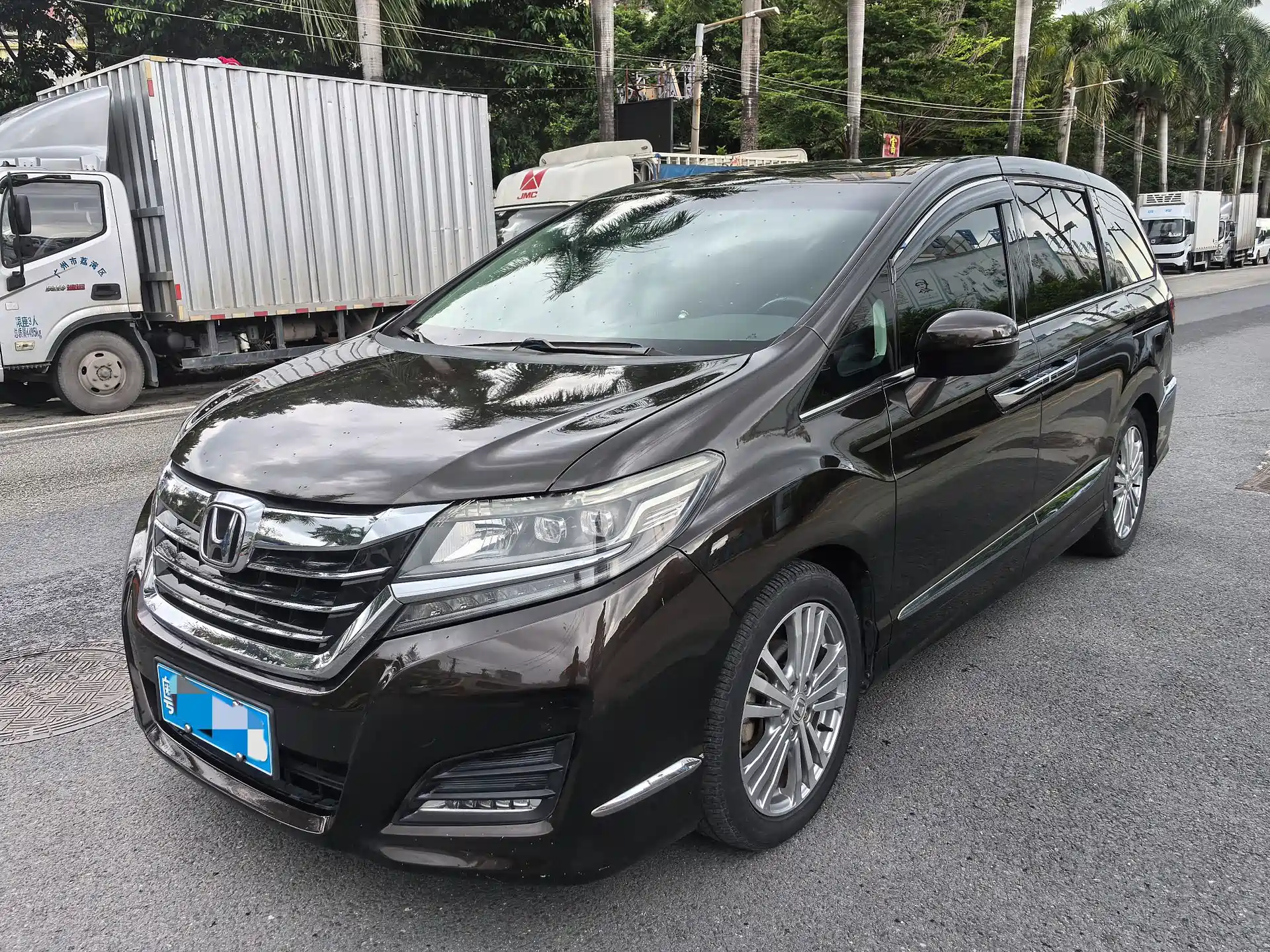 Photo 1 - Honda Elysion