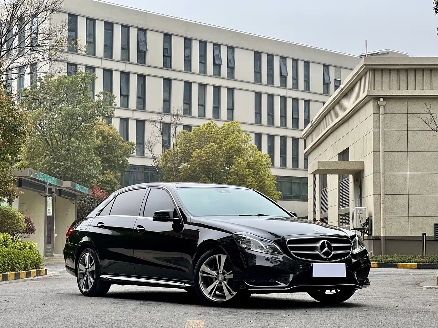 Mercedes-Benz E-Class 2015 E 320 L Sport 4MATIC фото 3