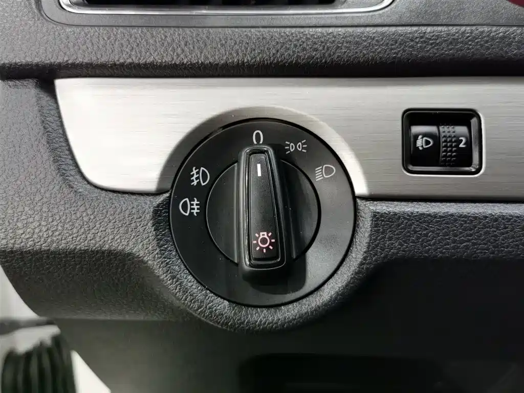 Volkswagen Lavida 2013 Facelift Classic 1.6L Automatic Comfort фото 21