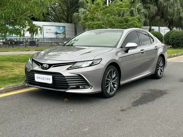 TOYOTA CAMRY