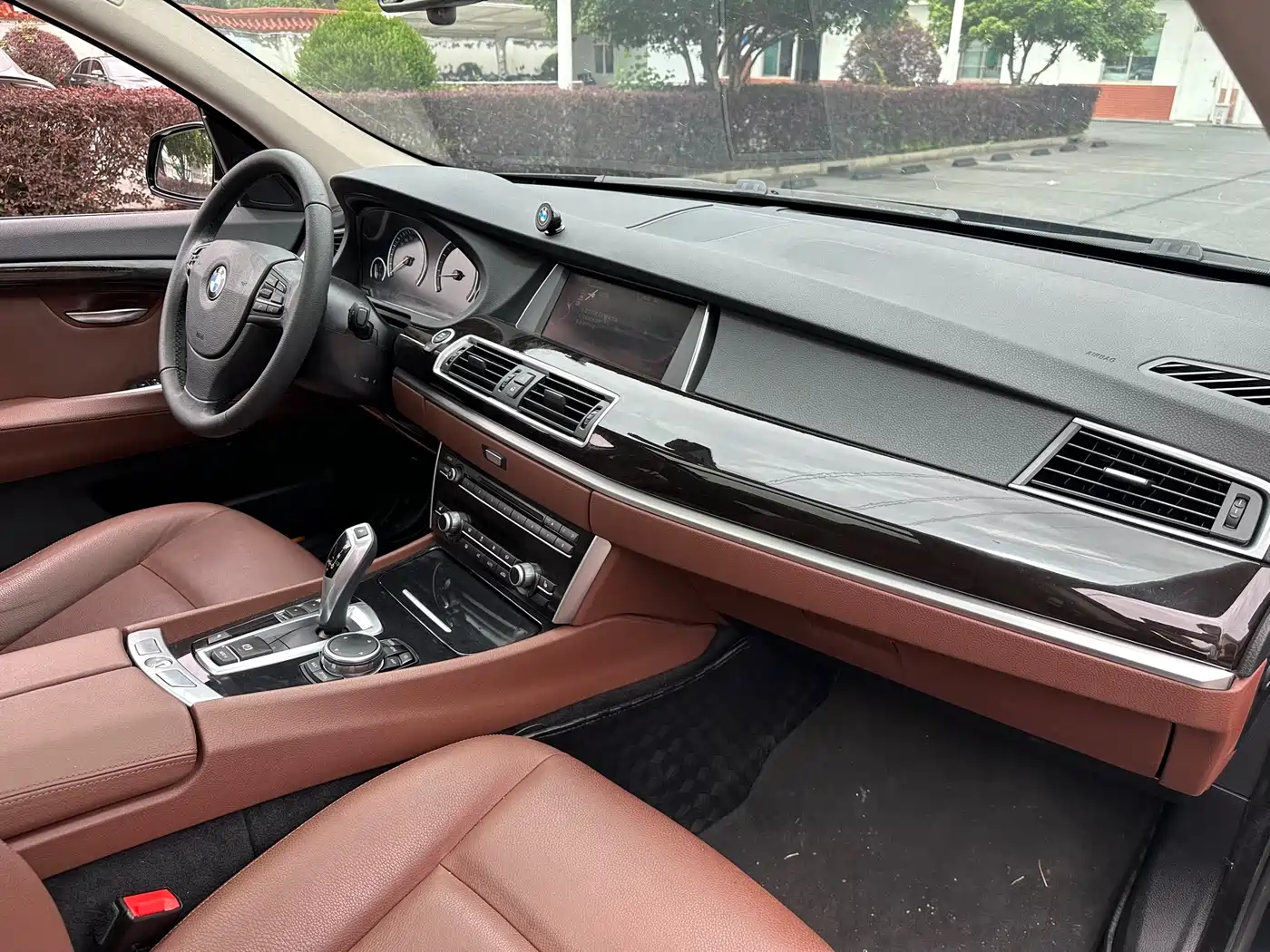 BMW 5 Series GT 2015 528i Leading фото 31