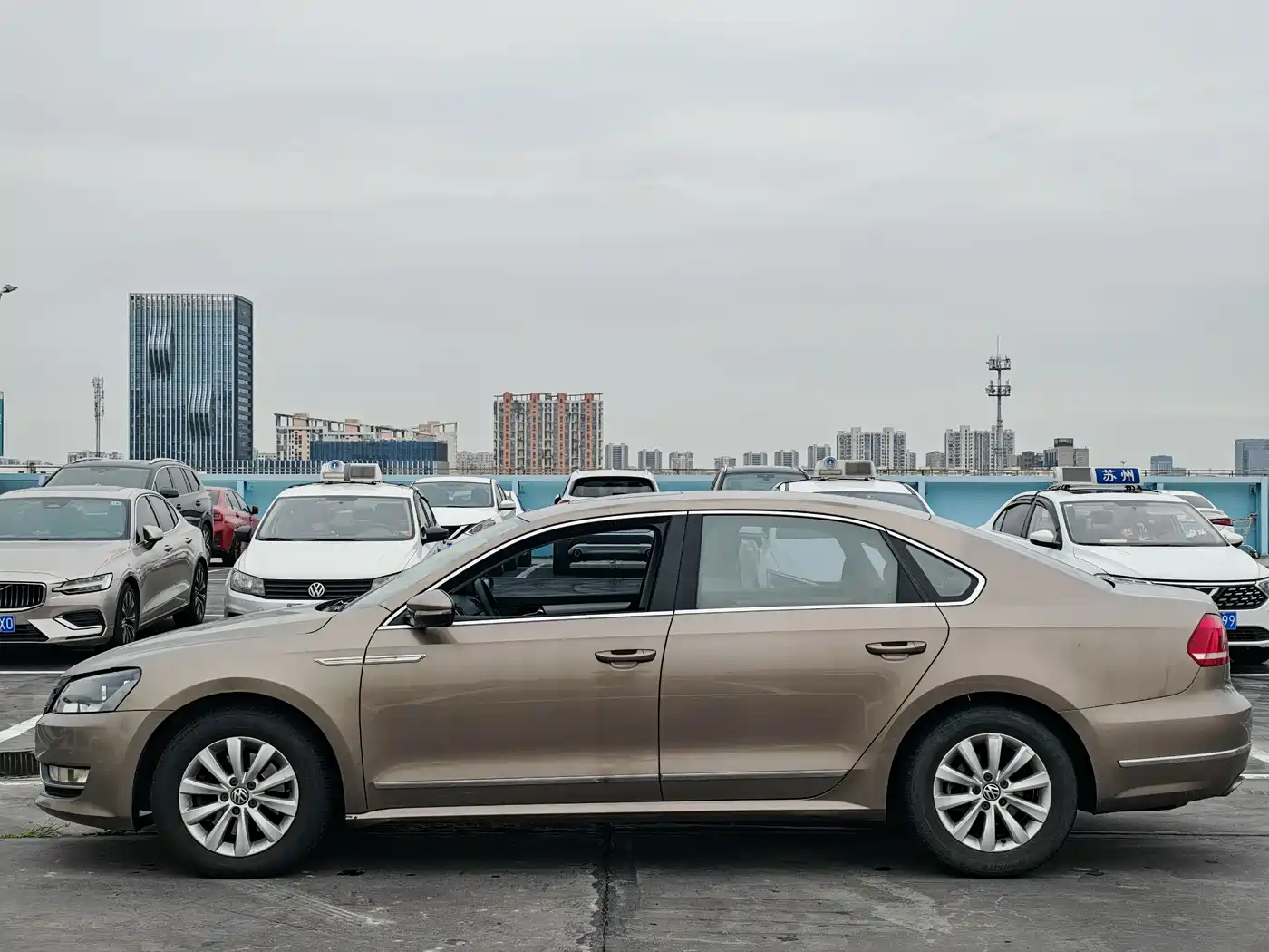 Volkswagen Passat 2014 1.8TSI DSG Luxury Edition фото 7