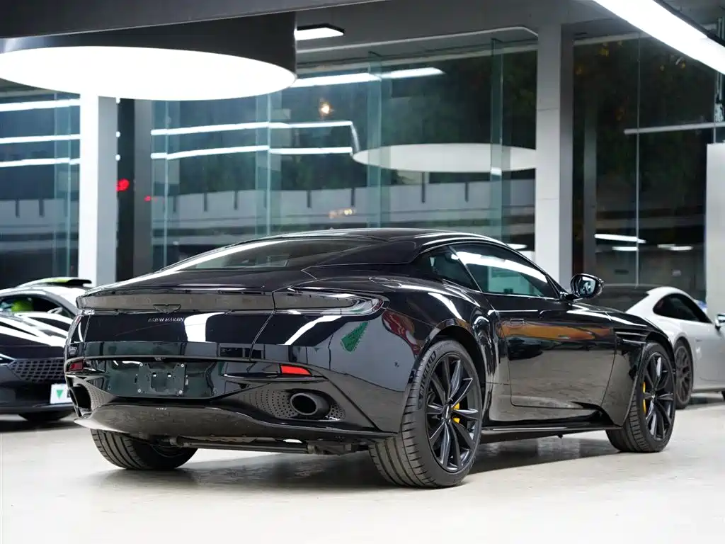 ASTON MARTIN DB11