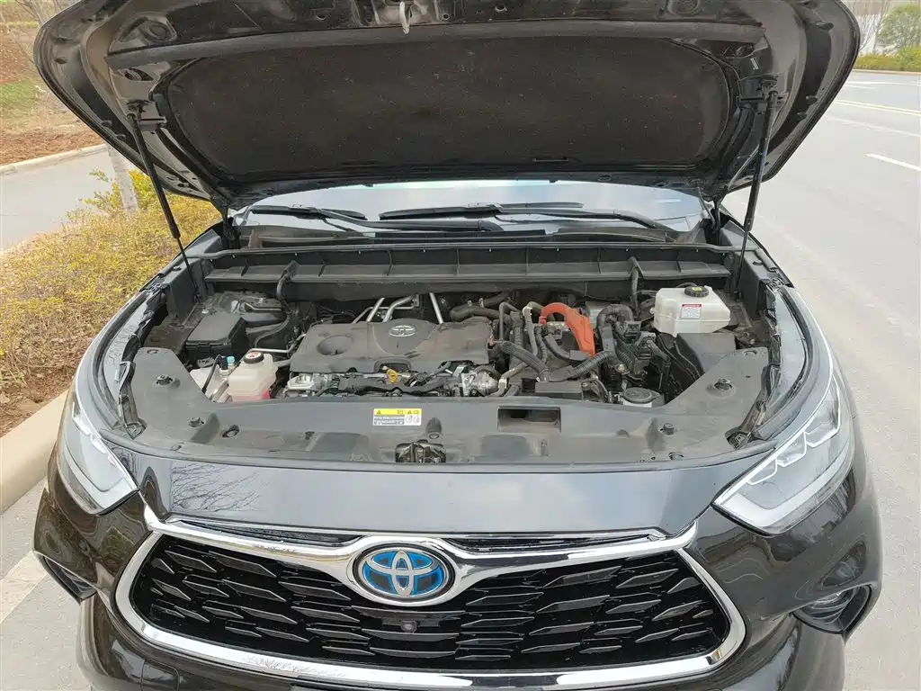 TOYOTA HIGHLANDER