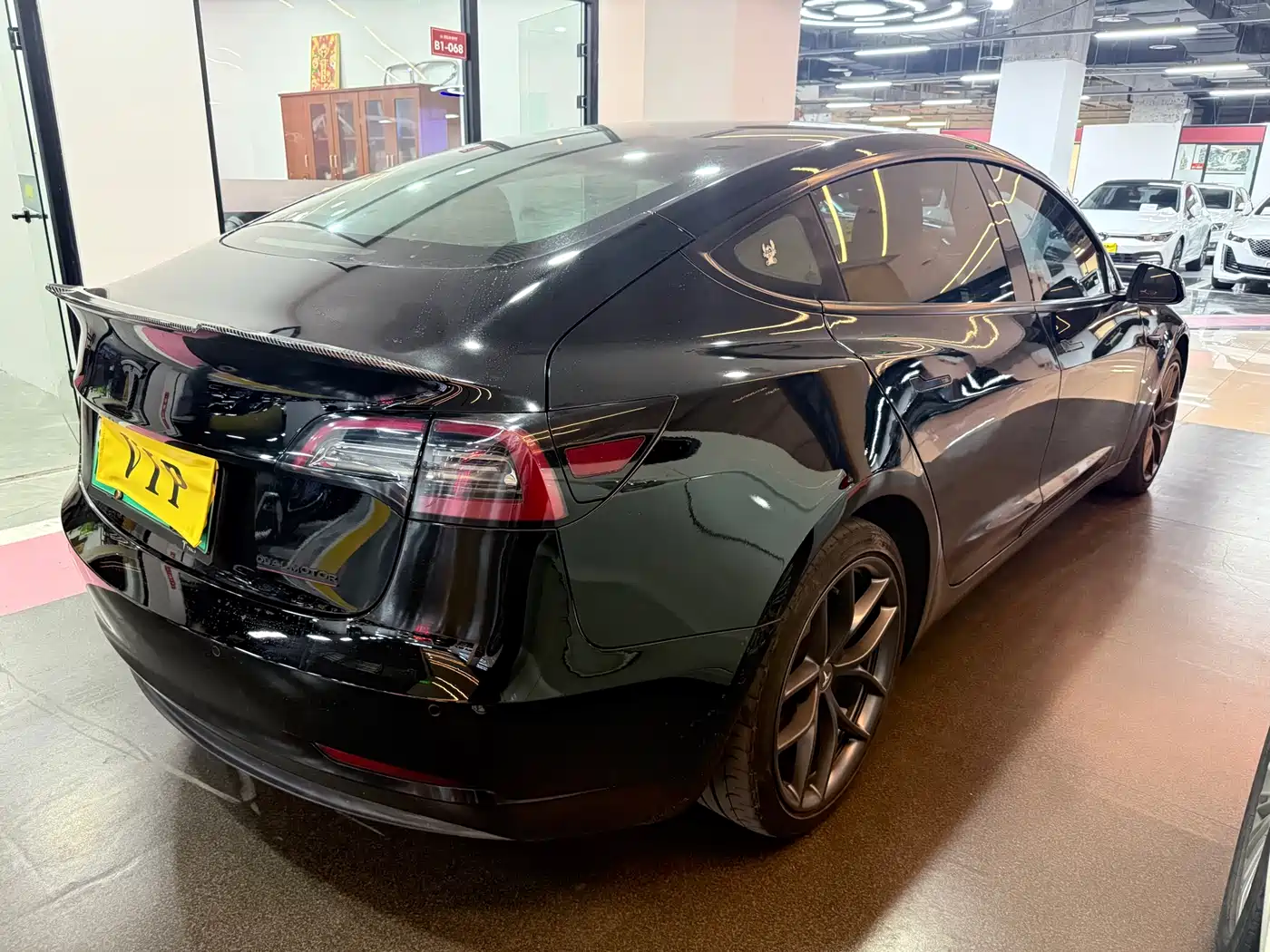 TESLA MODEL 3