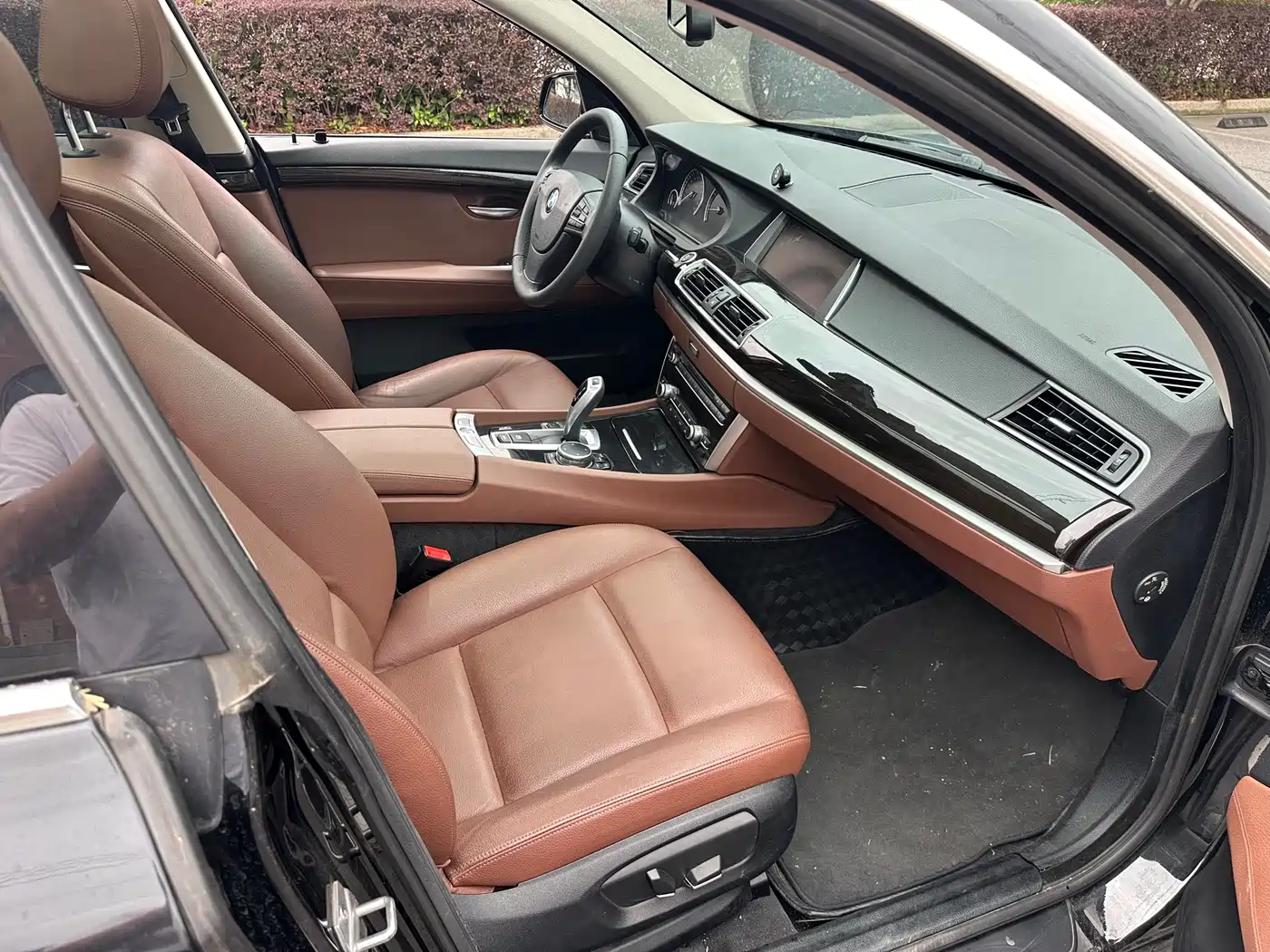 BMW 5 Series GT 2015 528i Leading фото 33