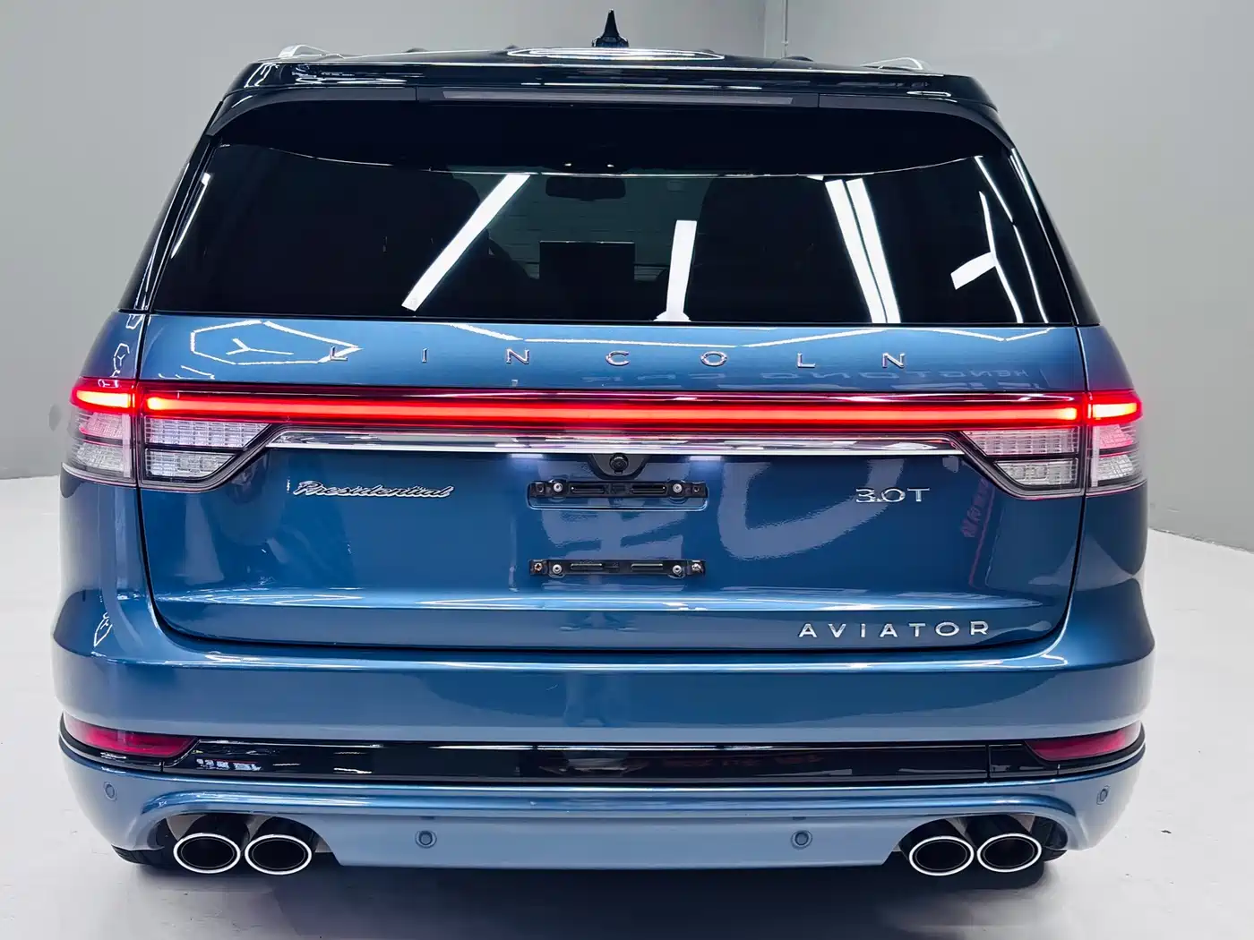 Photo 4 - Lincoln Aviator