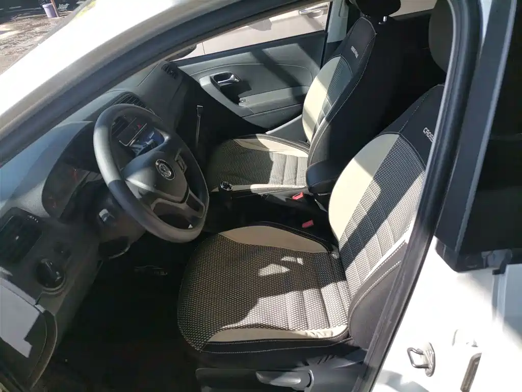 Volkswagen Polo 2016 1.4L Manual Trend фото 15