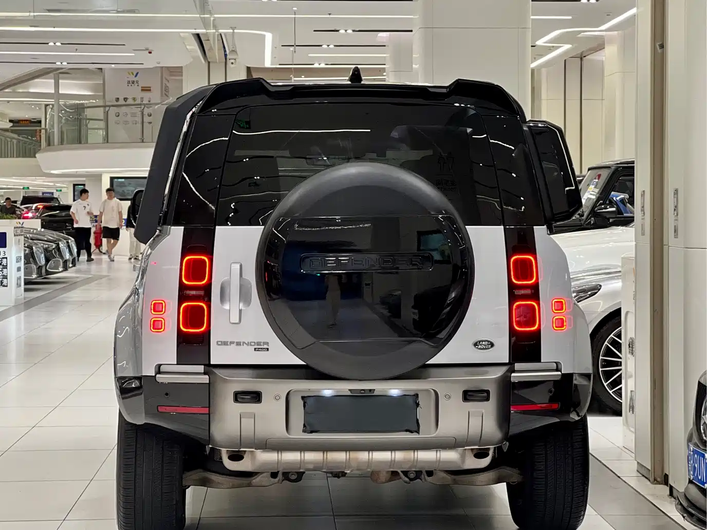 Land Rover Defender 2022 110 P400 X-DYNAMIC HSE фото 14