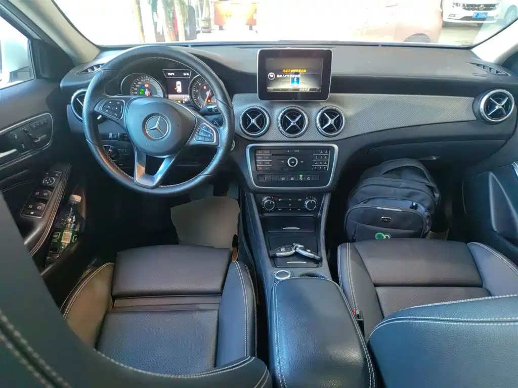 Mercedes-Benz GLA 2016 GLA 200 Dynamic фото 7