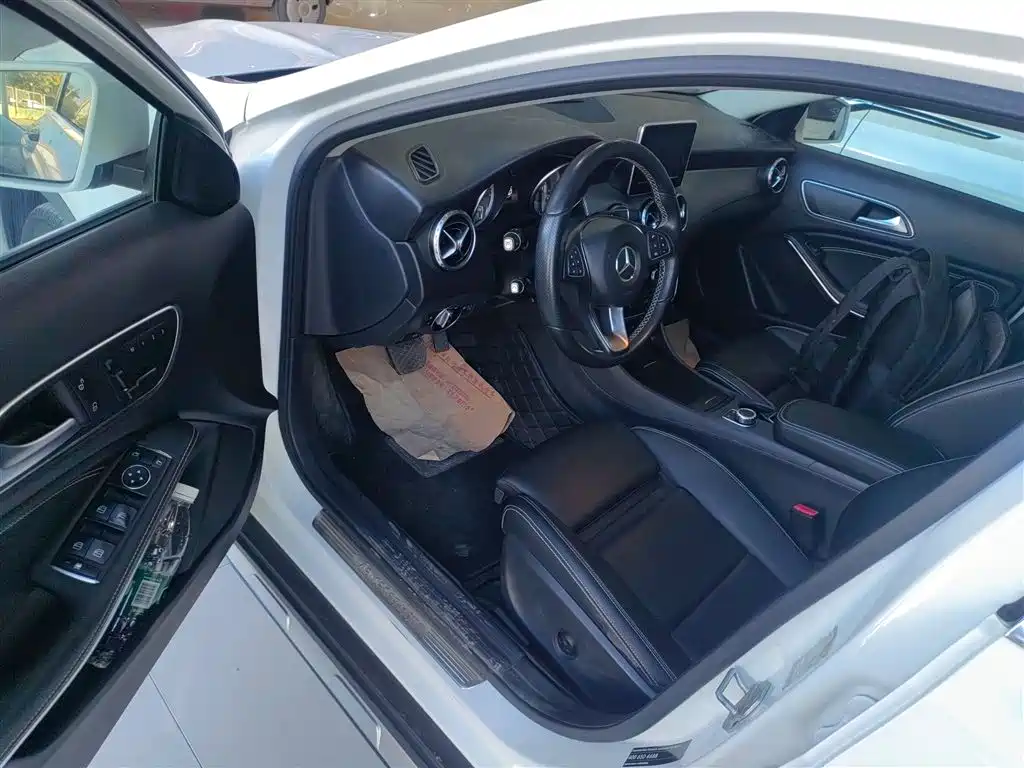 Mercedes-Benz GLA 2016 GLA 200 Dynamic фото 13