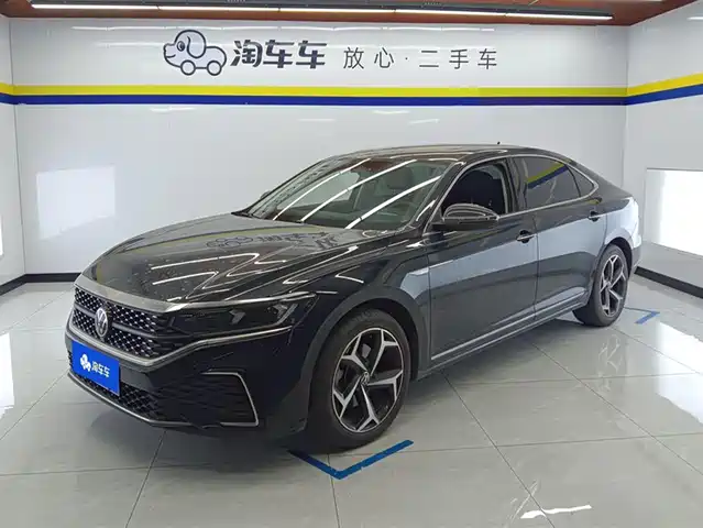 VOLKSWAGEN PASSAT 2023