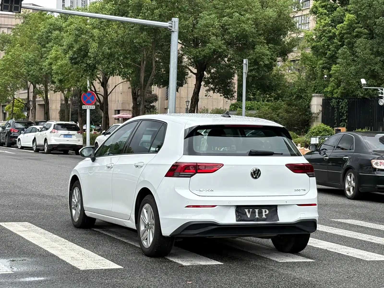Фото 17 - Volkswagen Golf