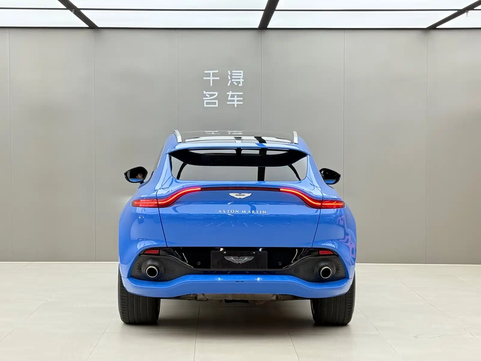 Фото 15 - Aston Martin DBX