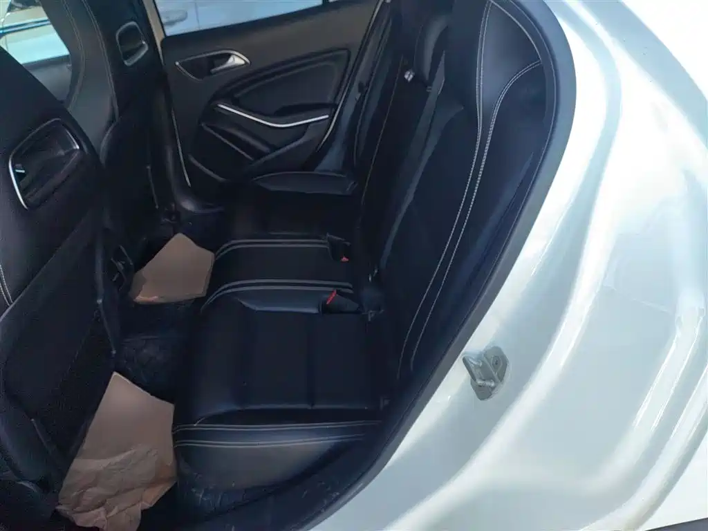 Mercedes-Benz GLA 2016 GLA 200 Dynamic фото 14