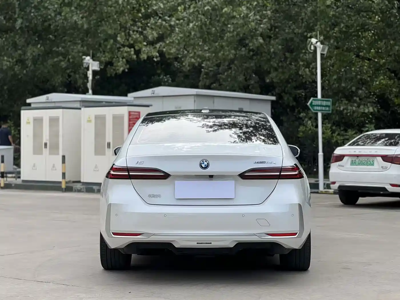 BMW i5 2024 2024 eDrive 35L Luxury Package