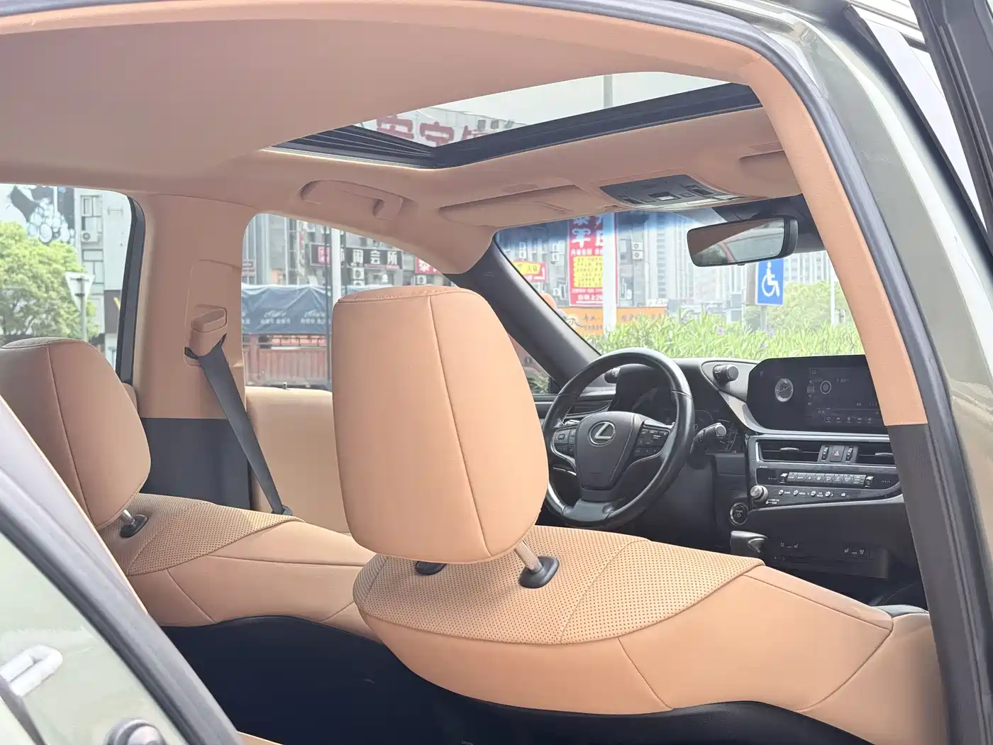 Lexus ES 2021 300h Luxury Edition фото 19