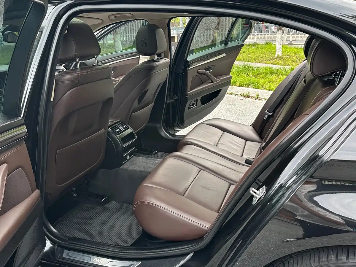 BMW 5 Series 2017 525Li Luxury Design Package фото 10
