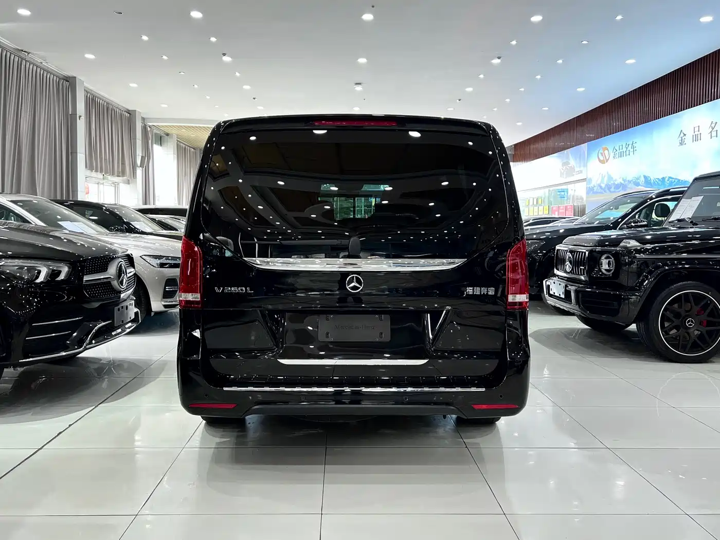 Mercedes-Benz V-Class 2022 V 260 L Long Wheelbase Luxury Edition фото 5