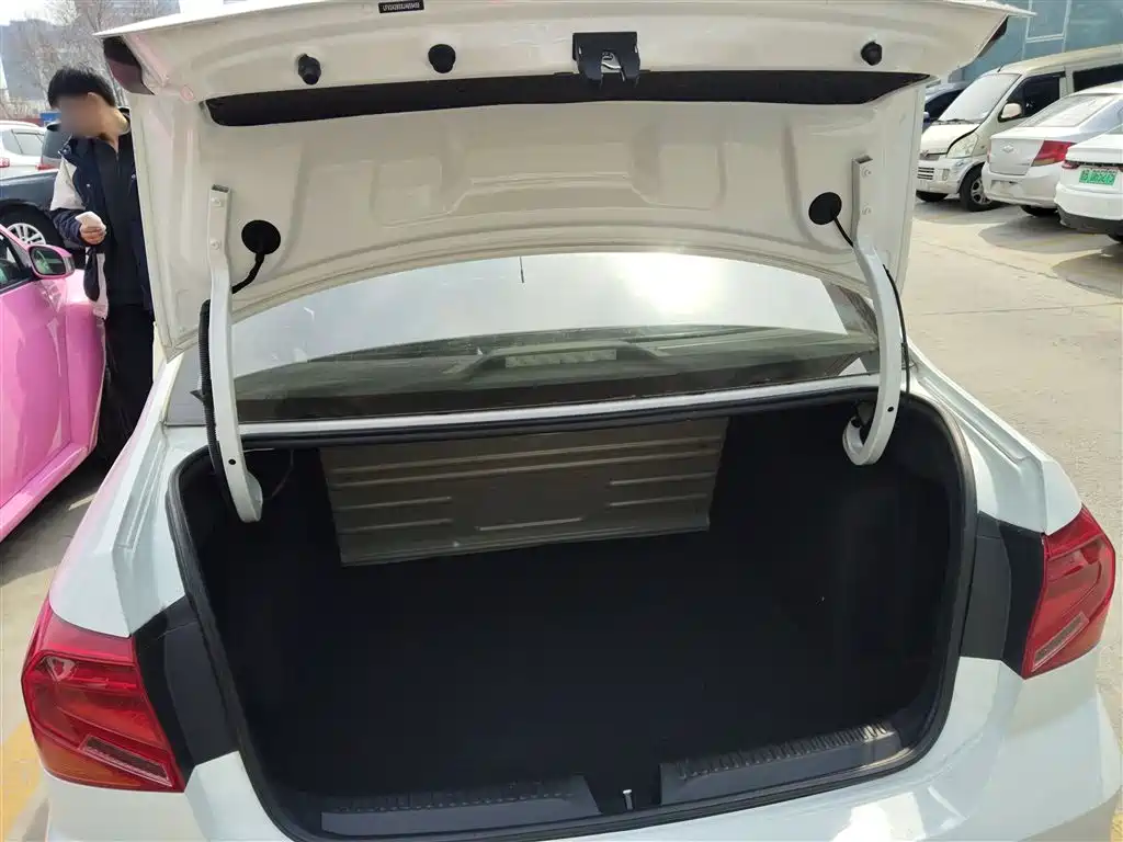 Volkswagen Jetta 2017 1.5L Automatic Comfort фото 15
