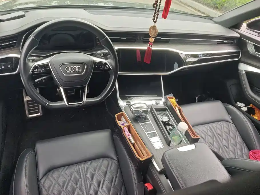 Фото 12 - Audi A6L