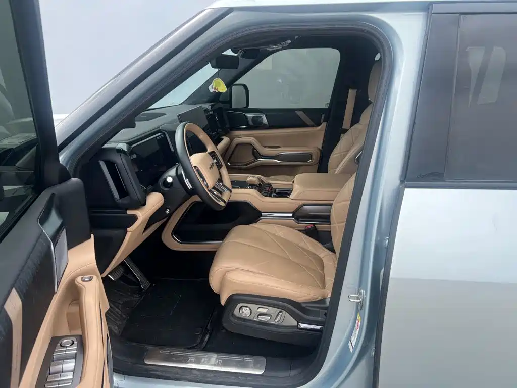 Fang Cheng Bao Leopard 8 2024 2025 Zhiyong Flagship 7-Seater