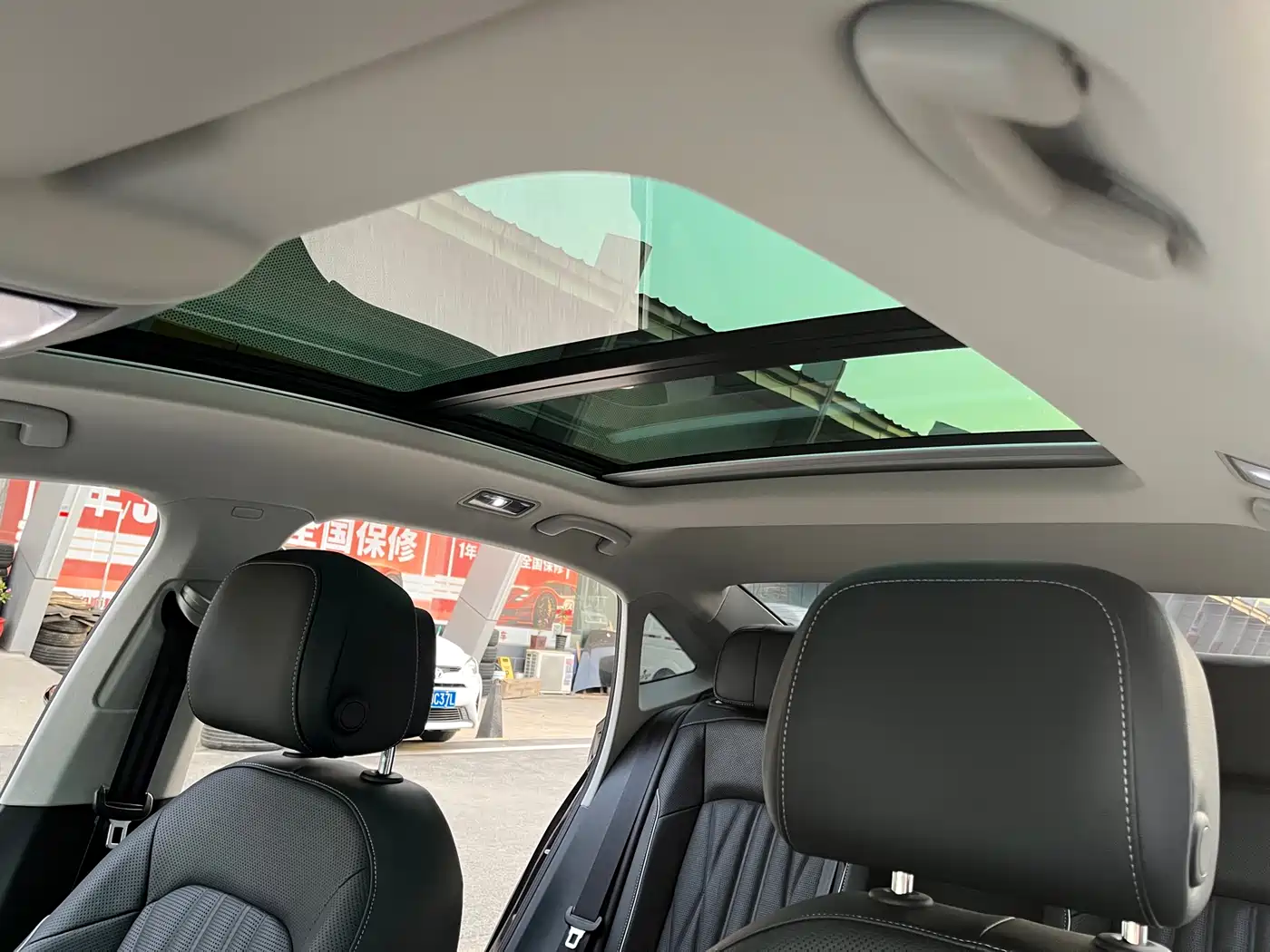 Volkswagen Passat 2022 330TSI Starlight Luxury Edition фото 10