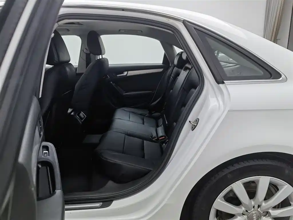 Audi A4L 2013 35 TFSI Automatic Standard фото 15