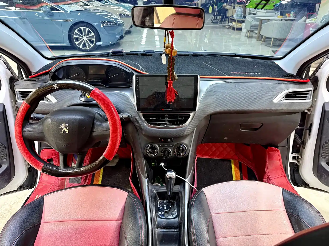 Peugeot 2008 2015 1.6L Automatic Cool Edition фото 5