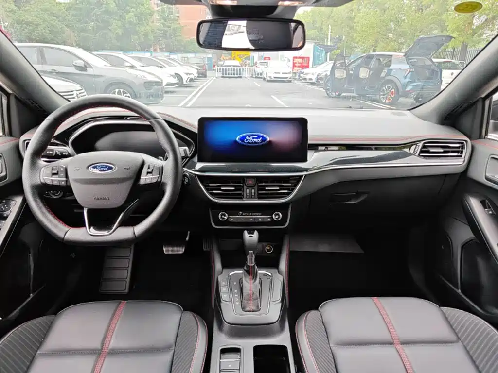 Ford Focus 2023 2022 Sedan EcoBoost 180 Automatic ST Line