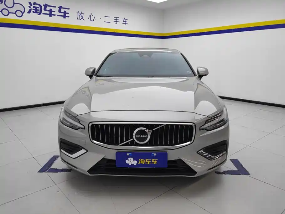 Volvo S60 2024 2025 B4 Smart Elite Luxury Edition