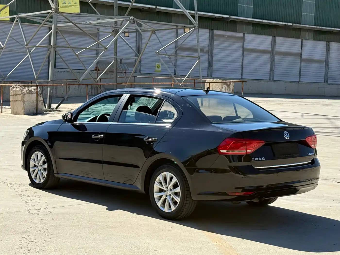 Volkswagen Lavida 2015 1.6L Automatic Comfort Edition фото 5