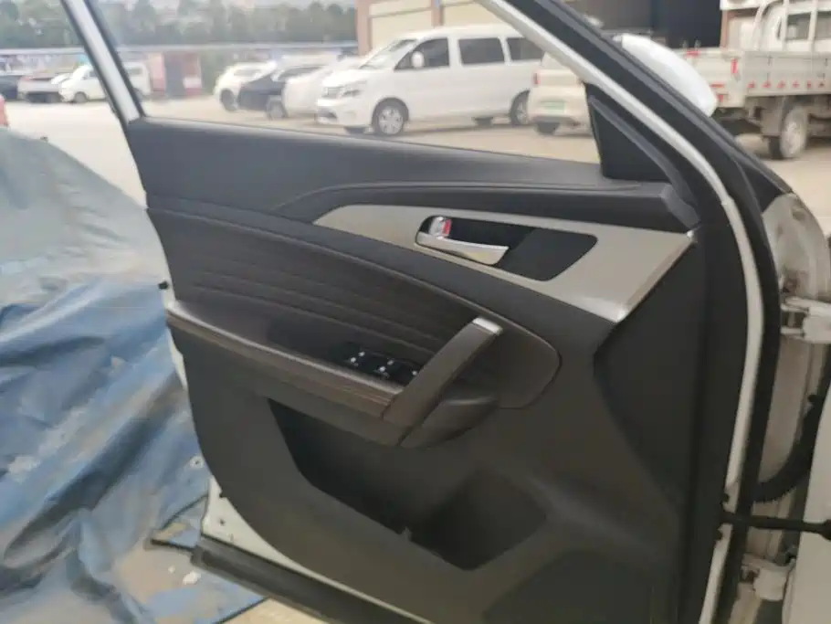 Changan CS35 PLUS 2018 2018 1.6L Manual Smooth Connect China V