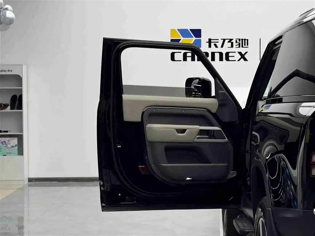 Land Rover Defender 2022 Model 90 2.0T P300 Tiger Ambition Edition фото 5