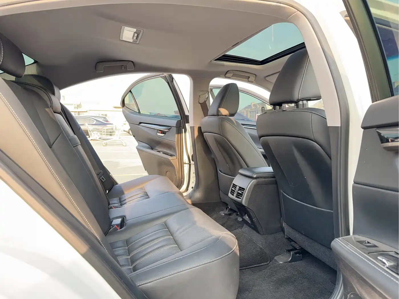 Lexus ES 2015 300h Comfort Edition фото 13