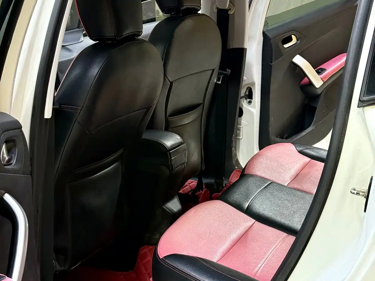 Peugeot 2008 2015 1.6L Automatic Cool Edition фото 6