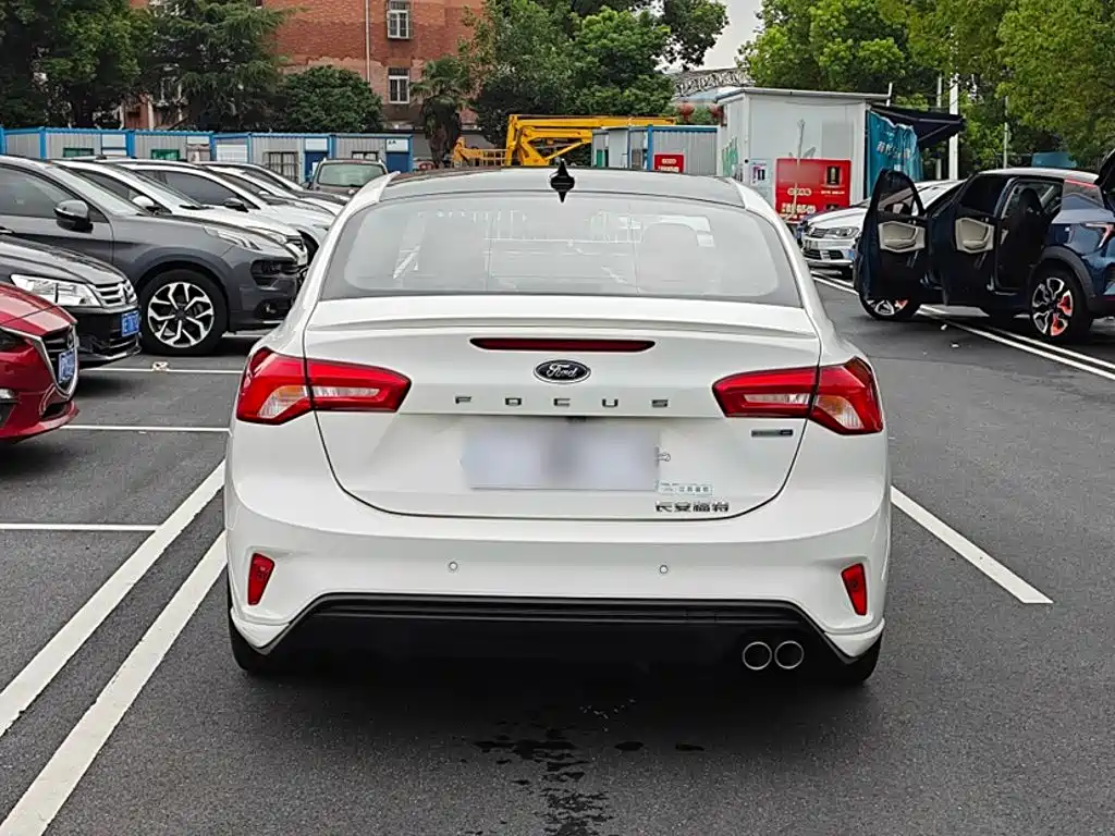 Ford Focus 2023 2022 Sedan EcoBoost 180 Automatic ST Line