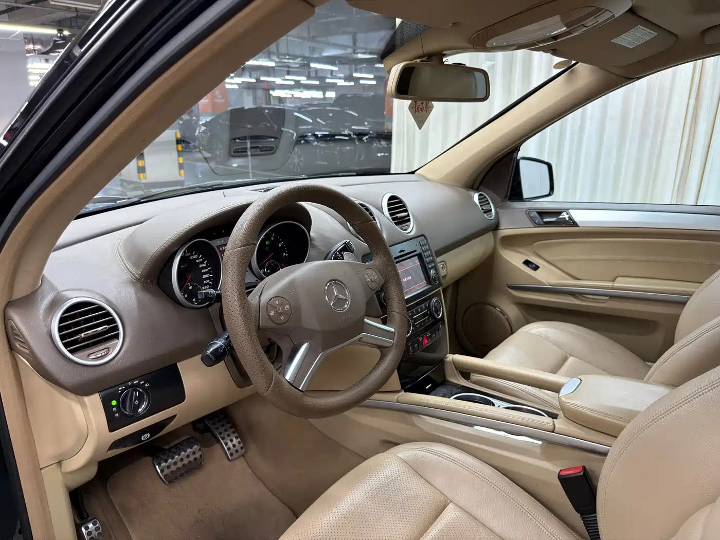 Mercedes-Benz M-Class AMG 2011 AMG ML 63 фото 8
