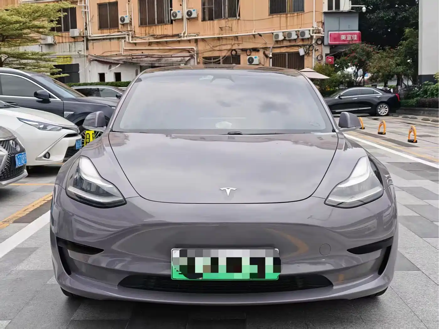 TESLA MODEL 3