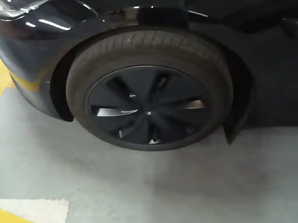 Фото 23 - Tesla Model 3