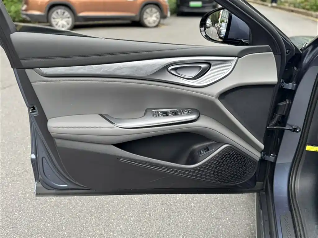 BYD Seal 2024 Glory Edition DM-i 1.5L 121km Luxury фото 17
