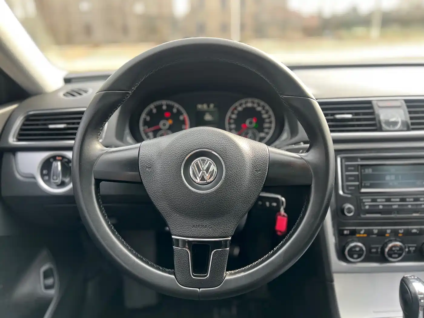 Volkswagen Passat 2014 1.8TSI DSG Luxury Edition фото 8