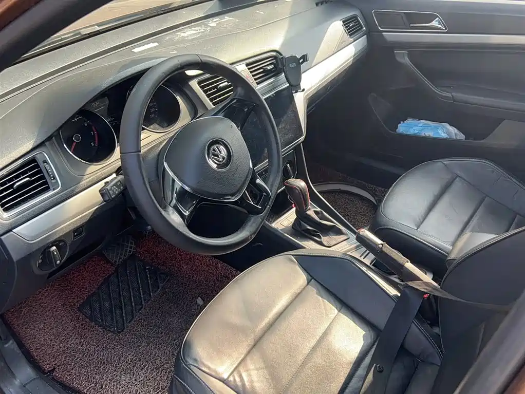 Volkswagen Lavida Tour 2015 1.6L Automatic Comfort Edition фото 12