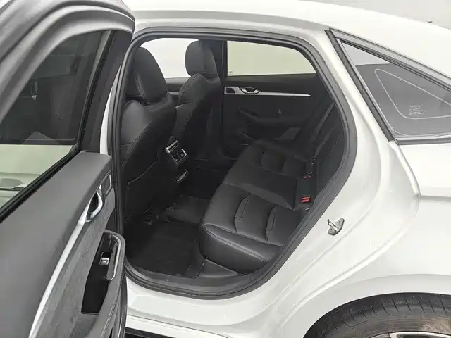 Фото 11 - Geely Preface