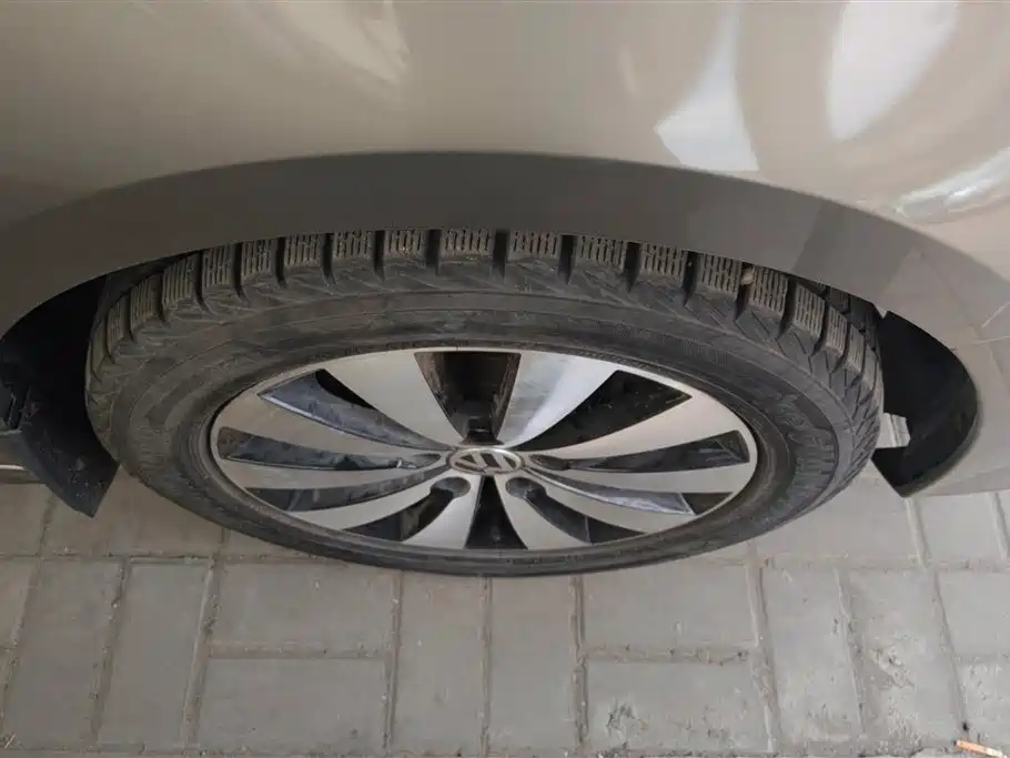 Volkswagen Sagitar 2015 230TSI Automatic Luxury фото 6