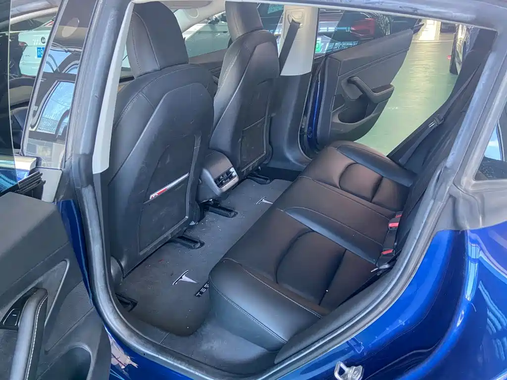 Фото 10 - Tesla Model 3