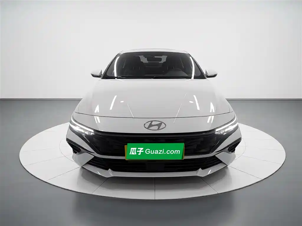 Hyundai Elantra 2023 Model 1.5L CVT LUX Premium Edition фото 3